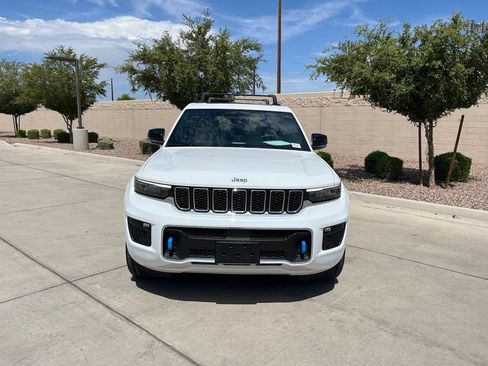 Used 2023 Jeep Grand Cherokee Overland w/ Luxury Tech Group IV AWD/4WD image 3