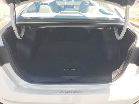 Used 2024 Nissan Altima 2.5 SL FWD image 5