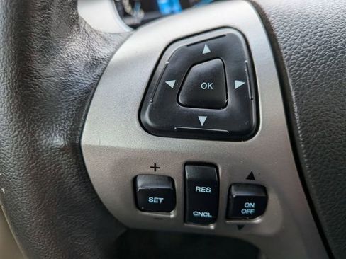 Used 2013 Ford Taurus SEL image 20