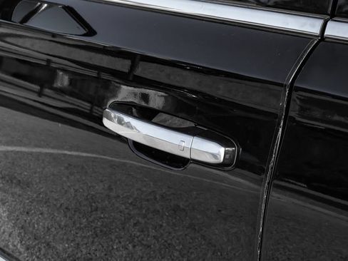 Used 2018 Cadillac Escalade Luxury RWD image 39
