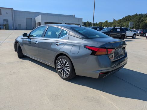 Used 2024 Nissan Altima 2.5 SV image 7