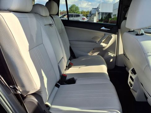 Certified 2023 Volkswagen Tiguan SE R-Line image 9