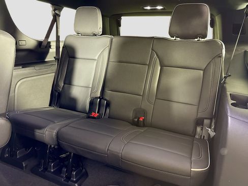 New 2025 Chevrolet Suburban Premier image 27