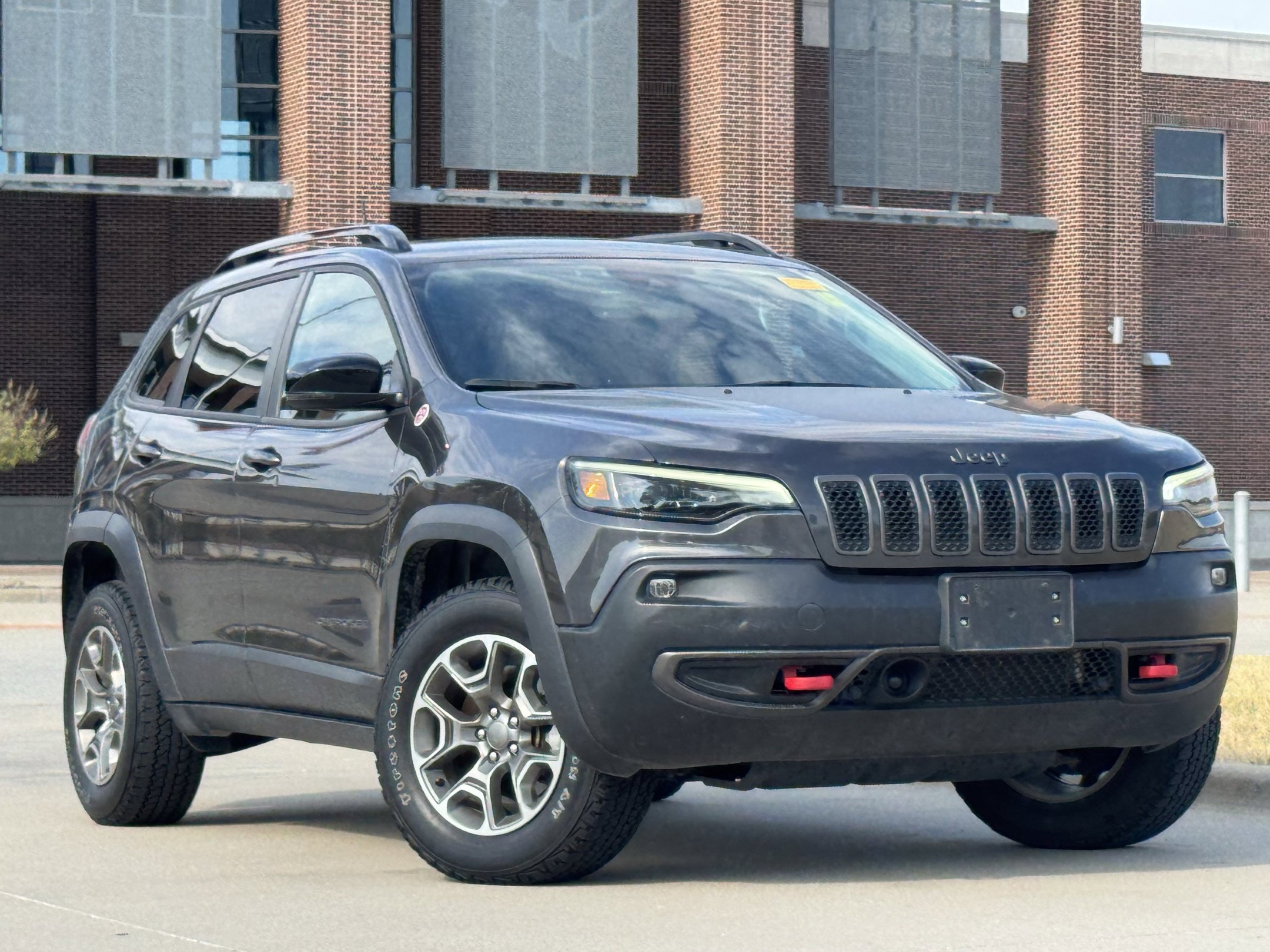 Used 2022 Jeep Cherokee Trailhawk w/ Technology Group B AWD/4WD image 2