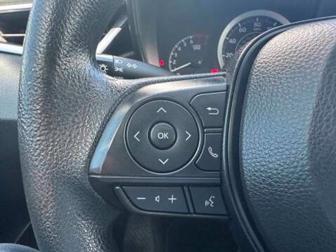 Used 2022 Toyota Corolla LE FWD image 3