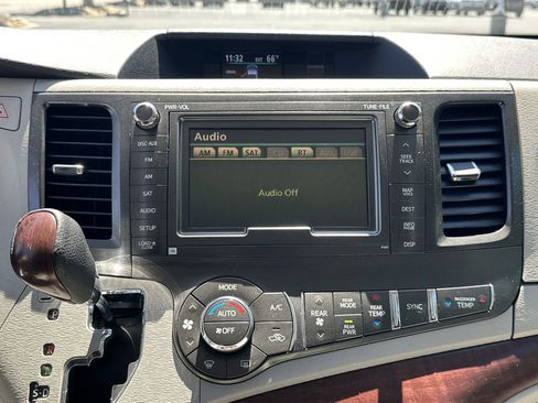Used 2013 Toyota Sienna Limited w/ Premium Pkg AWD/4WD image 24