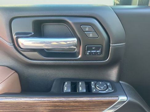 Used 2023 Chevrolet Silverado 2500 High Country image 14