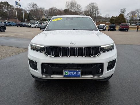 Used 2023 Jeep Grand Cherokee Overland w/ Luxury Tech Group IV AWD/4WD image 9