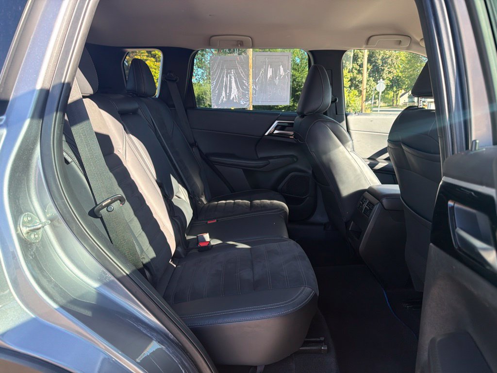 Used 2023 Mitsubishi Outlander 4WD Plug-In Hybrid image 12