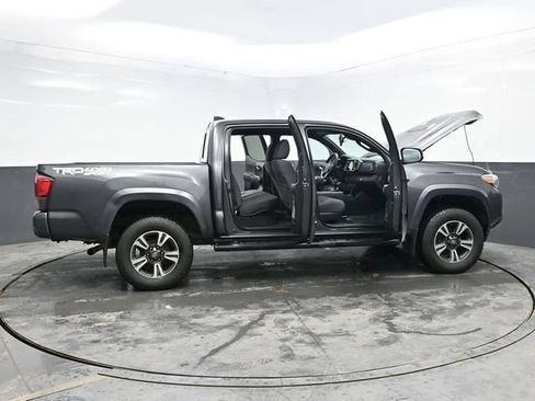 Used 2019 Toyota Tacoma TRD Sport AWD/4WD image 39