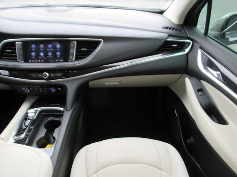 Used 2023 Buick Enclave Essence image 13