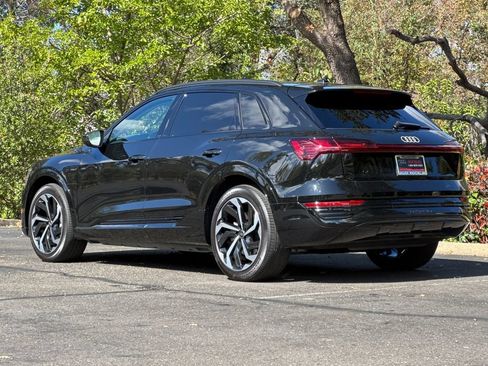 Used 2024 Audi Q8 e-tron Premium Plus w/ Premium Plus Package AWD/4WD image 9