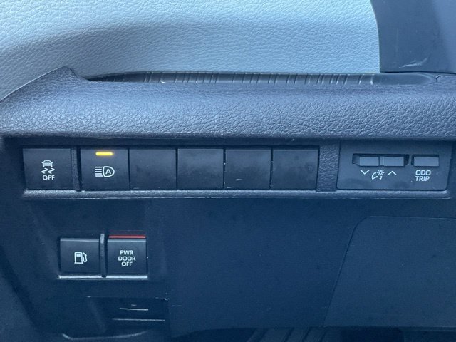 Used 2025 Toyota Sienna XLE FWD image 35