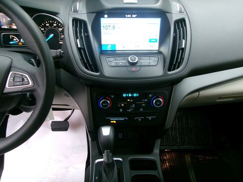 Used 2017 Ford Escape SE w/ Equipment Group 201A image 16