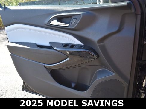 New 2025 Chevrolet Trax LT w/ Sunroof Package image 31