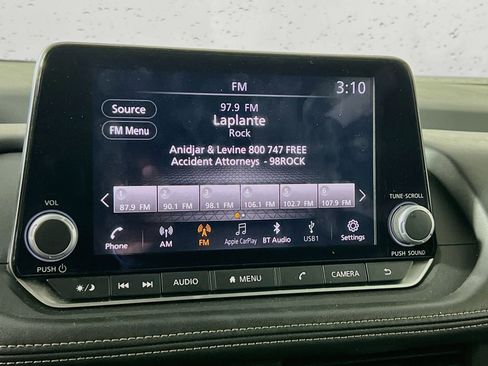 Used 2025 Nissan Rogue SV FWD image 27