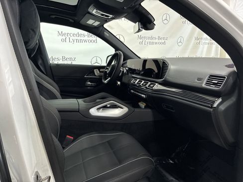 New 2025 Mercedes-Benz GLS 580 4MATIC image 11