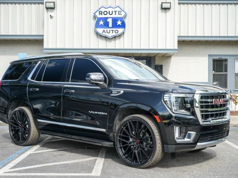 Used 2023 GMC Yukon SLT w/ SLT Premium Package AWD/4WD image 4