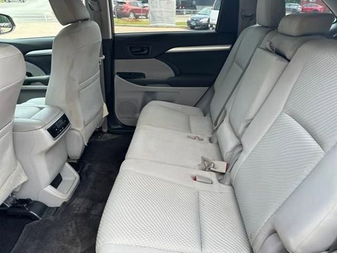 Used 2015 Toyota Highlander LE image 22
