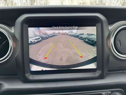 Used 2022 Jeep Wrangler Unlimited Sahara w/ LED Lighting Group image 27