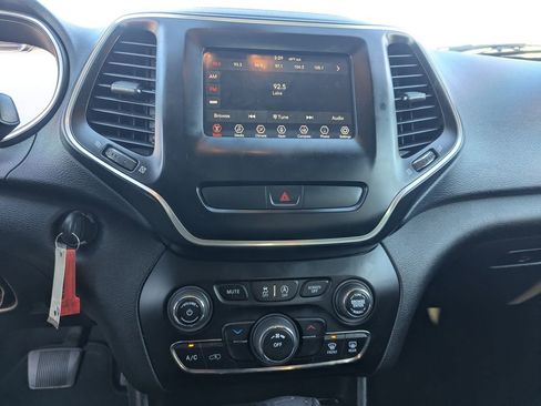 Used 2019 Jeep Cherokee Latitude w/ Popular Appearance Group FWD image 18