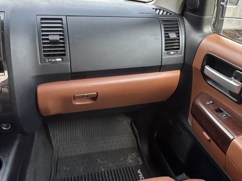 Used 2017 Toyota Sequoia Platinum image 19