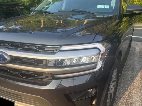 Used 2023 Ford Expedition XLT AWD/4WD image 2