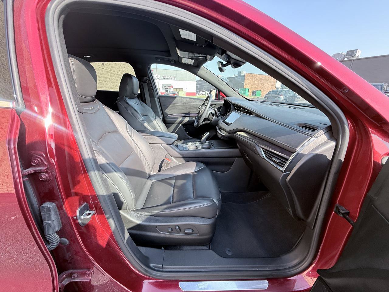 Used 2023 Cadillac XT4 Luxury w/ Cold Weather Package AWD/4WD image 11