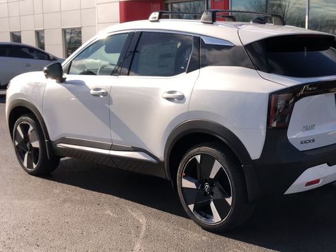 New 2026 Nissan Kicks SR w/ Cold Weather Package image 6