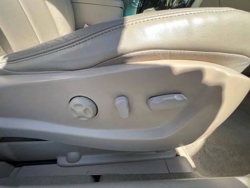 Used 2009 Cadillac DTS w/ Trunk Convenience Package image 32