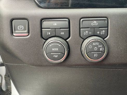 Used 2024 Chevrolet Silverado 2500 LT AWD/4WD image 12