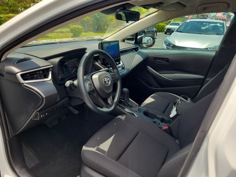 Used 2025 Toyota Corolla LE w/ Convenience Package FWD image 19
