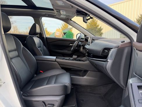 Used 2023 Nissan Rogue SL image 28