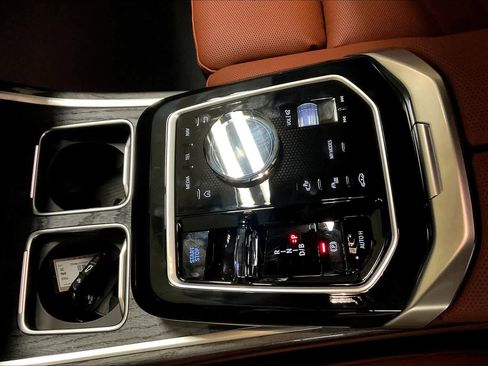 Used 2025 BMW i7 eDrive50 image 7