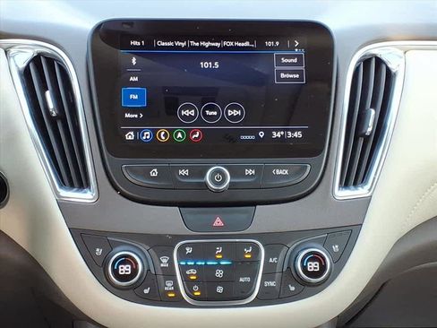 Used 2019 Chevrolet Malibu Premier w/ Sun and Wheel Package image 10