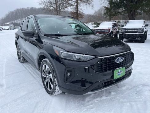 Used 2024 Ford Escape Platinum image 3