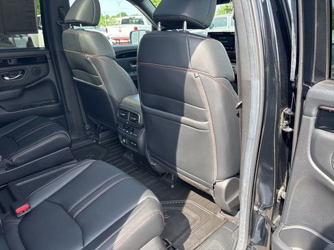 Used 2025 Honda Pilot TrailSport image 42