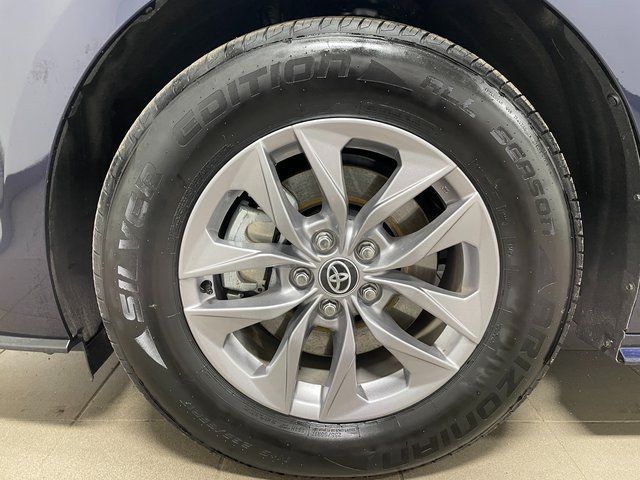 Used 2024 Toyota Sienna XLE w/ XLE Plus Package AWD/4WD image 7