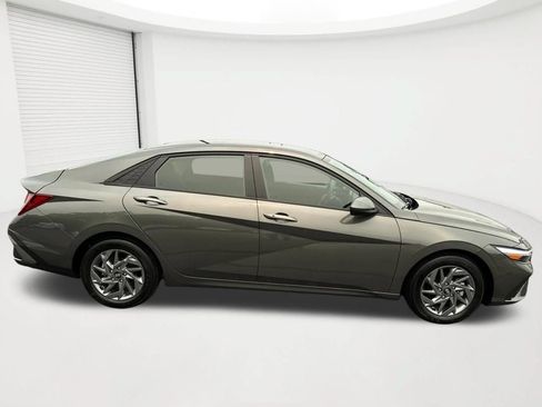 Certified 2024 Hyundai Elantra SEL FWD image 4