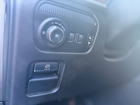 Used 2024 Jeep Wagoneer L Series III w/ Flexible Seating Group AWD/4WD image 40