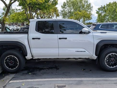 Used 2025 Toyota Tacoma TRD Off-Road w/ TRD Off Road Premium Package AWD/4WD image 5
