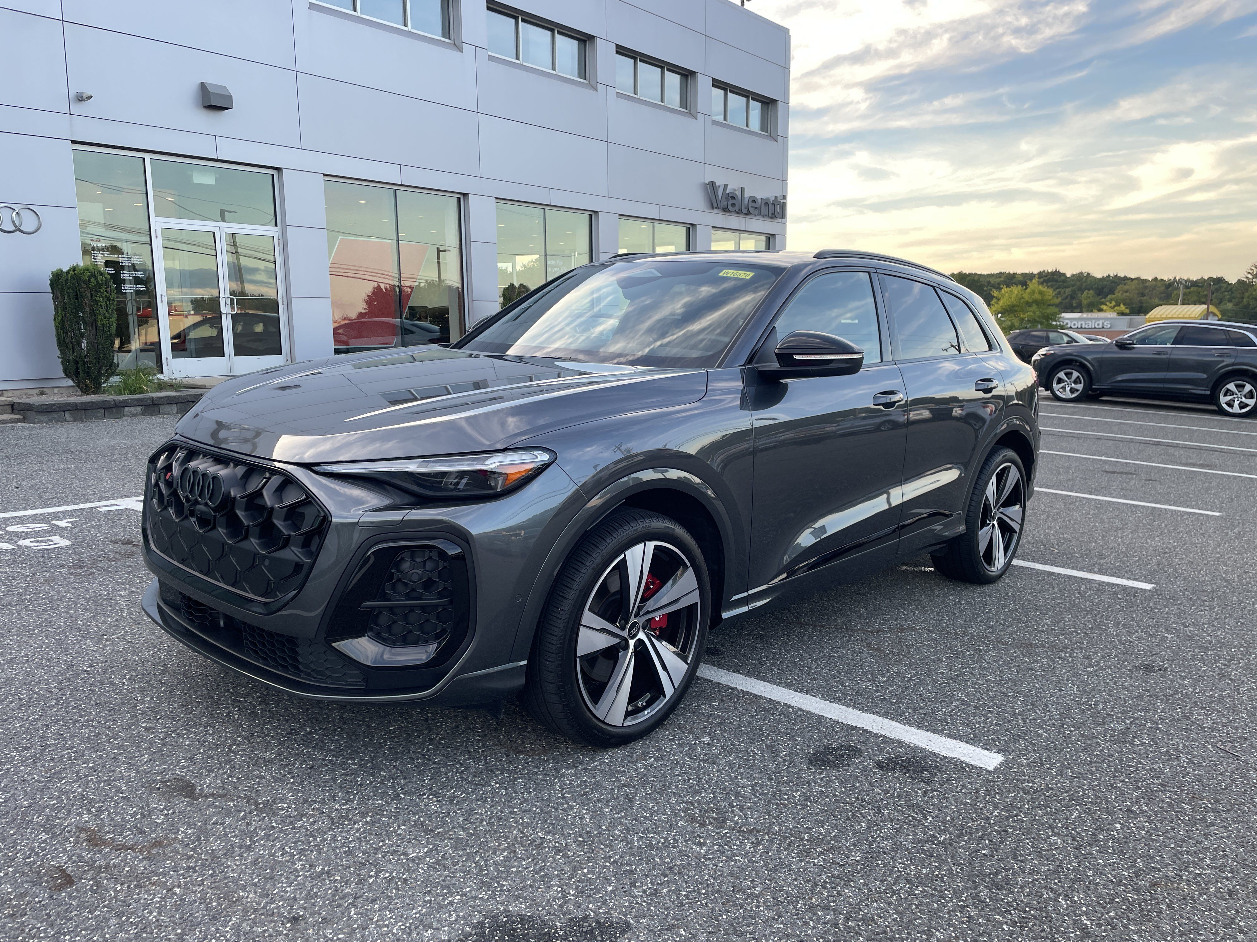 Certified 2025 Audi SQ5 Prestige w/ Prestige Package AWD/4WD image 1