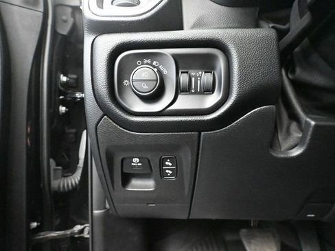 Used 2021 RAM 1500 Laramie image 33