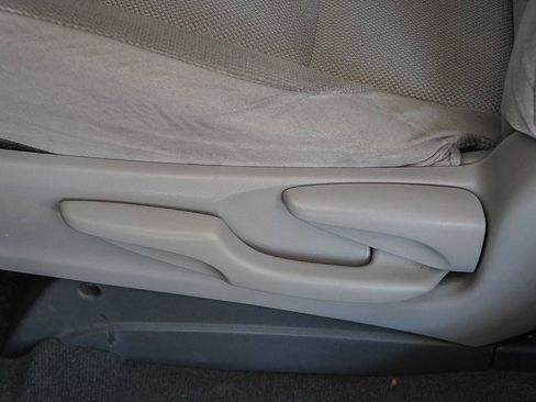 Used 2020 Toyota Sienna L image 23