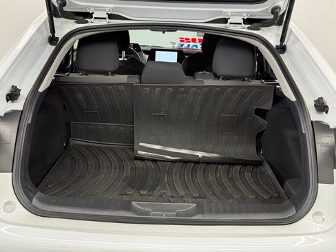 Used 2024 Toyota Prius Prime SE image 11