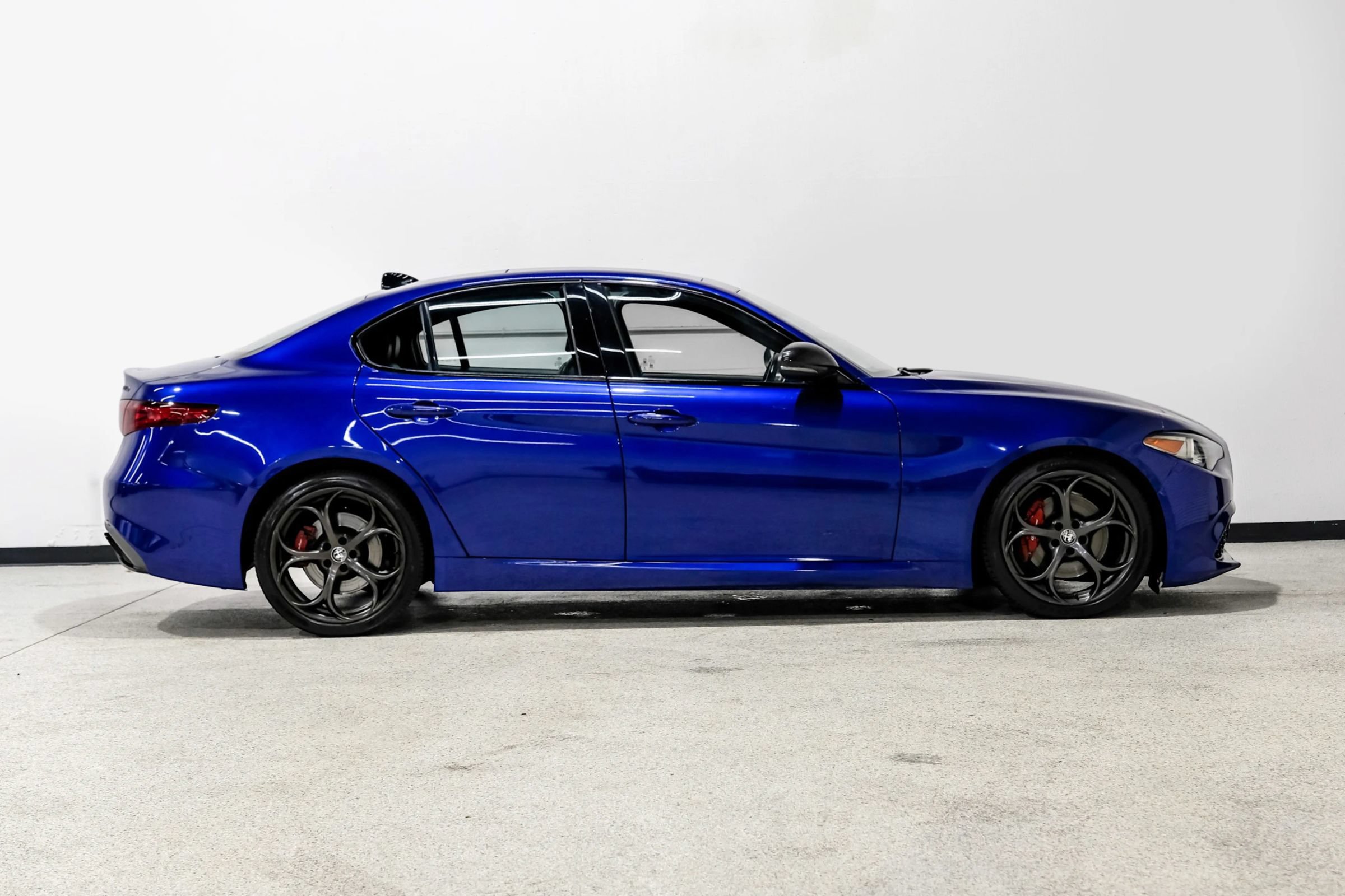 Used 2020 Alfa Romeo Giulia Ti Sport w/ Quick Order Package 22U Sport RWD image 5