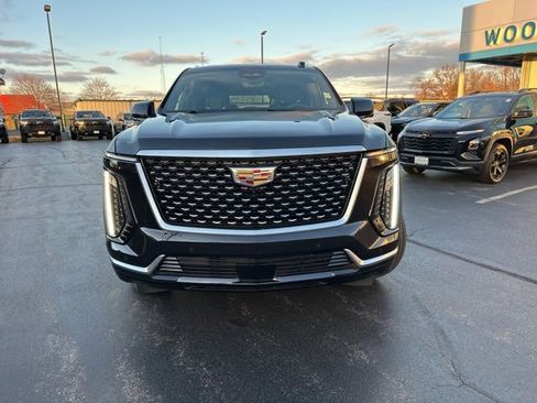 Used 2025 Cadillac Escalade Premium Luxury image 8