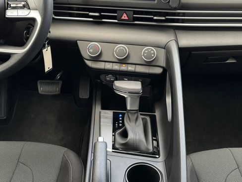Used 2025 Hyundai Elantra SE FWD image 27