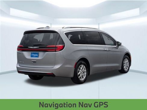 Used 2021 Chrysler Pacifica Touring-L FWD image 6