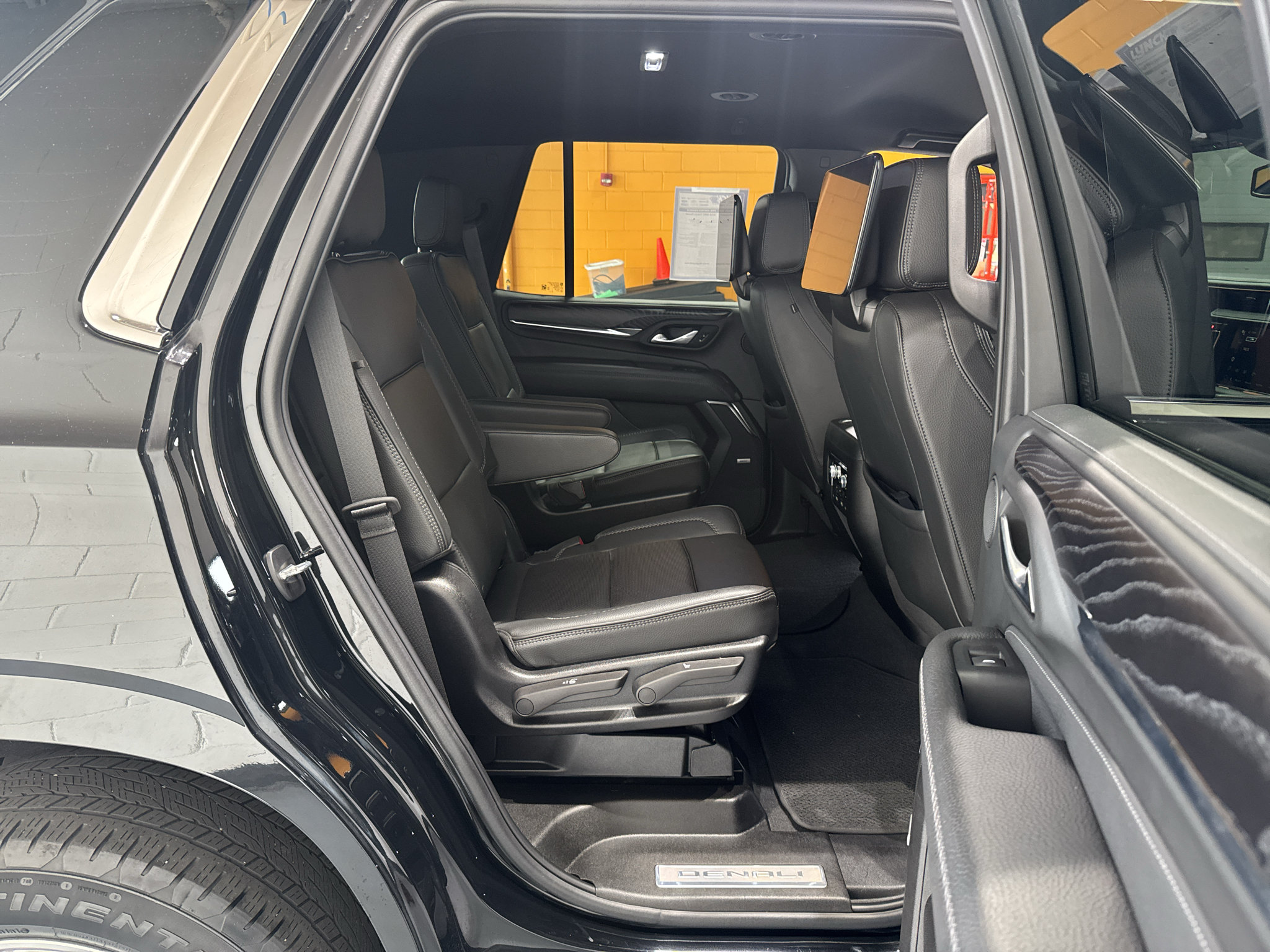 Used 2024 GMC Yukon Denali AWD/4WD image 22